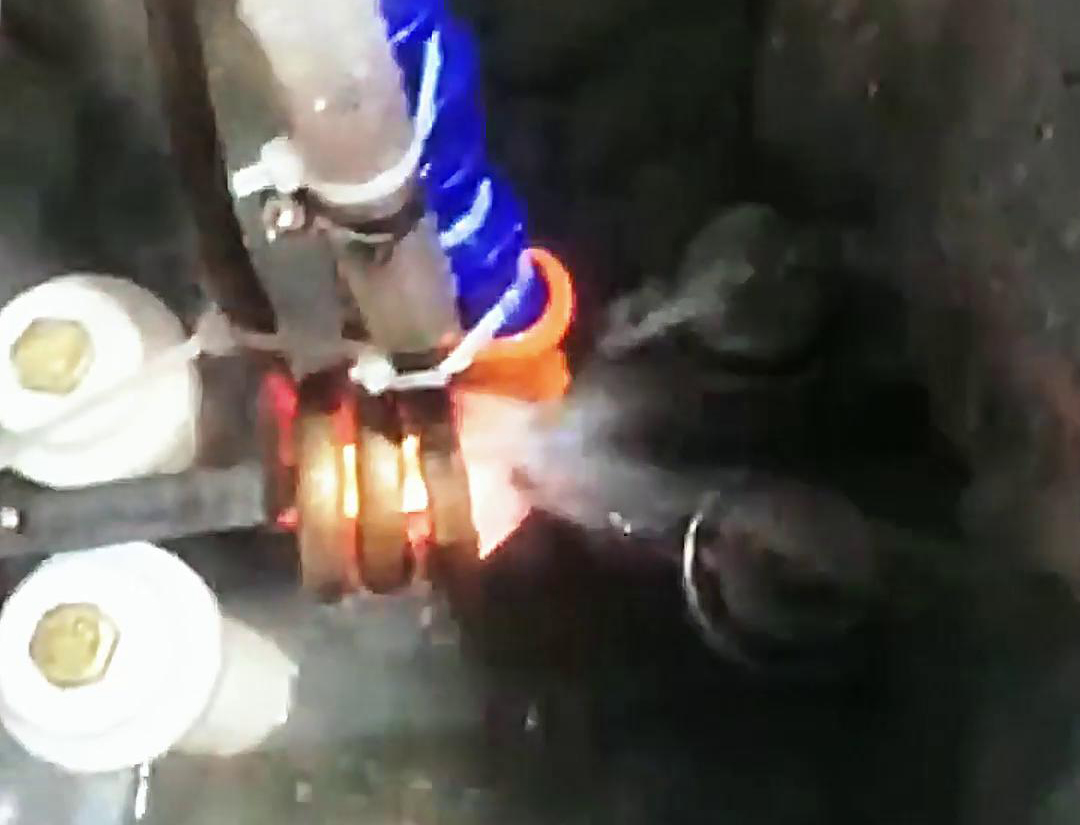 导轨丝瓜视频在线观看污淬火具有加热速度快、生产效率高、淬火质量稳